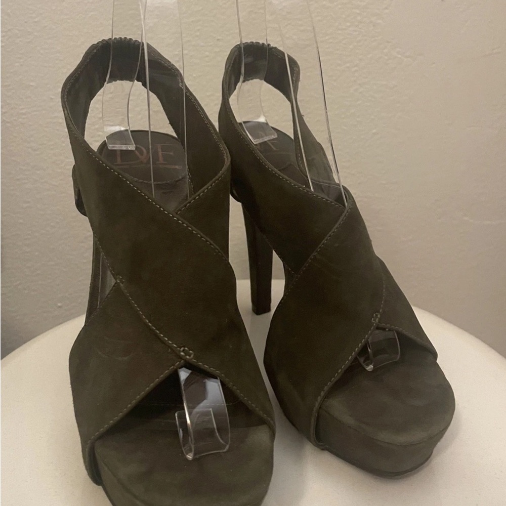 Diane Von Furstenberg DVF Olive Green Heels Size 7 Platform Suede Pumps GOOD - Picture 4 of 11